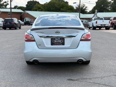 Used 2015 Nissan Altima 2.5 SL w/ Technology Package FWD image 8