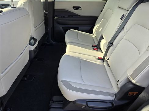 Certified 2026 Nissan Pathfinder SL AWD/4WD image 10