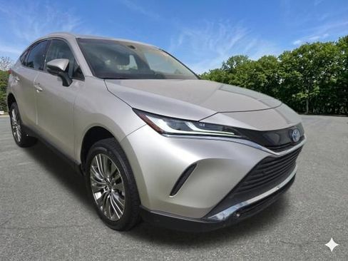 Used 2023 Toyota Venza XLE AWD/4WD image 4
