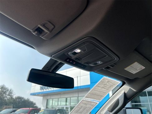 Used 2021 Chevrolet Silverado 2500 Custom w/ Custom Value Package image 16