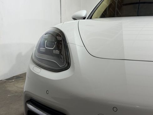 Used 2018 Porsche Panamera 4 AWD/4WD image 9