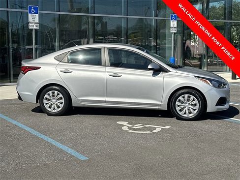 Used 2022 Hyundai Accent SE image 5