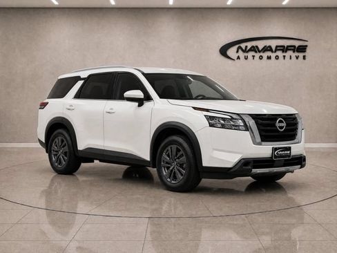 Used 2025 Nissan Pathfinder SV AWD/4WD image 11