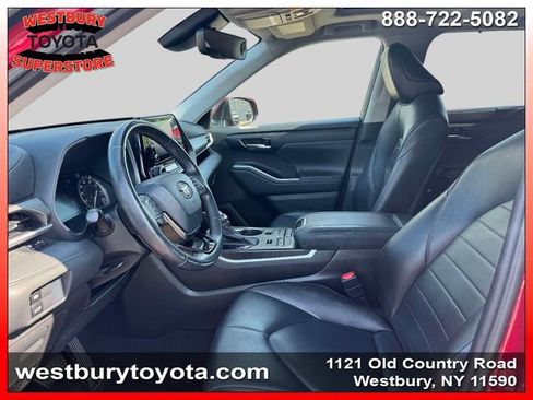 Used 2021 Toyota Highlander XLE AWD/4WD image 19