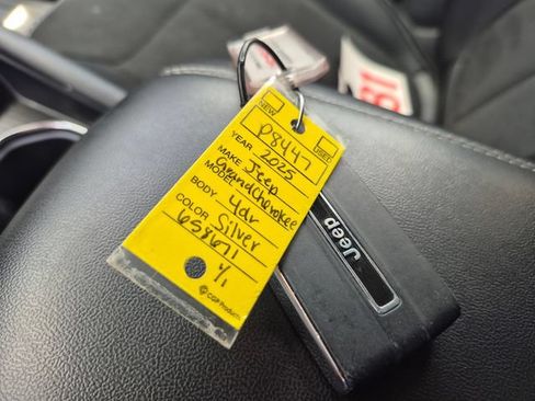 Used 2025 Jeep Grand Cherokee Altitude AWD/4WD image 24
