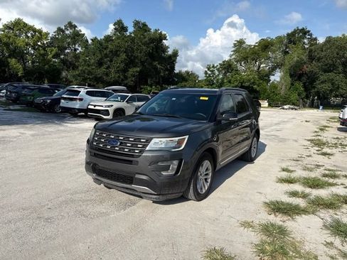 Used 2017 Ford Explorer XLT w/ Equipment Group 202A FWD image 2