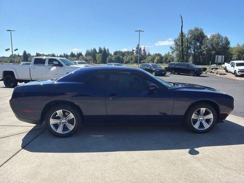 Used 2015 Dodge Challenger SXT RWD image 6
