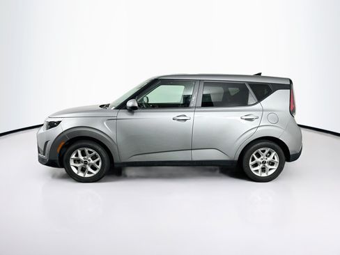 Used 2023 Kia Soul LX w/ LX Technology Package FWD image 4