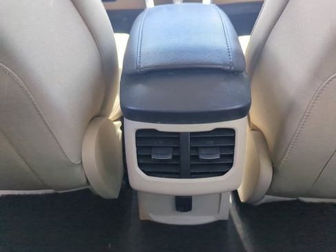 Used 2015 Ford Fusion SE FWD image 20