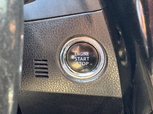 Used 2018 Toyota Corolla SE w/ Carpet Mat Package (TMS) FWD image 11
