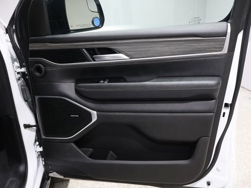 Certified 2024 Jeep Wagoneer Series II image 24