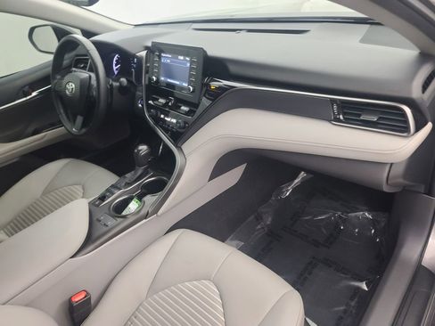 Used 2022 Toyota Camry SE w/ Cold Weather Package image 14