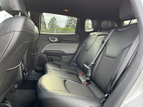 Used 2025 Jeep Compass Latitude image 25