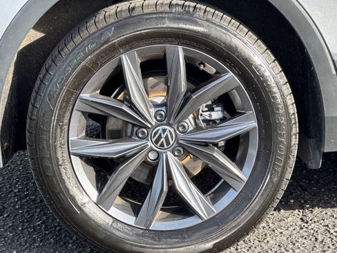 Used 2024 Volkswagen Tiguan SE image 11