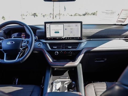 Used 2025 Ford Explorer ST-Line w/ ST-Line Street Pack image 15