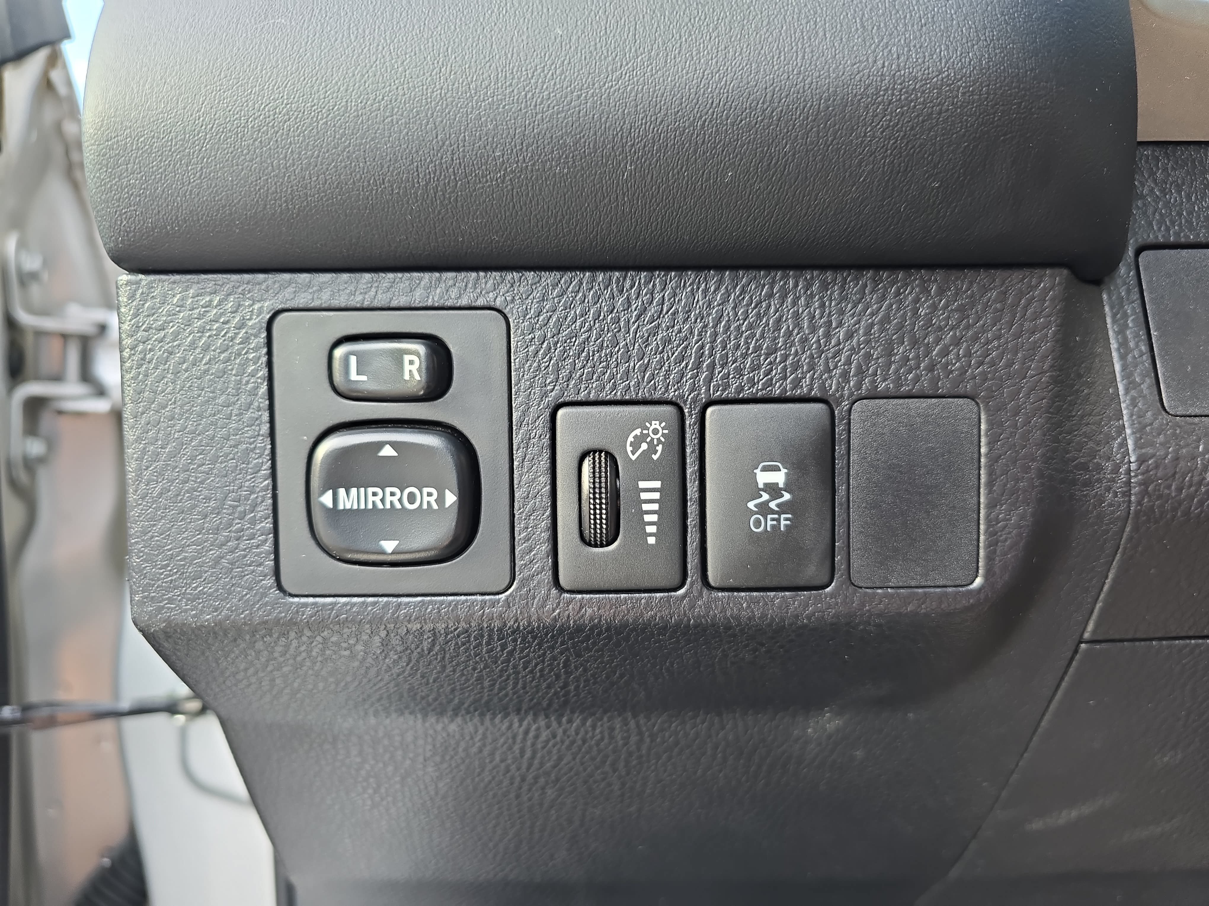 Used 2015 Toyota RAV4 XLE FWD image 25