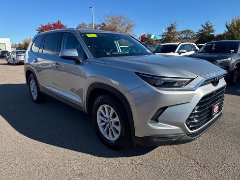 Used 2024 Toyota Grand Highlander XLE image 11