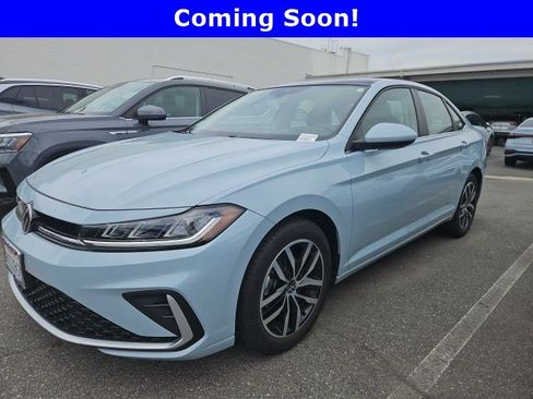 Used 2025 Volkswagen Jetta SE image 1