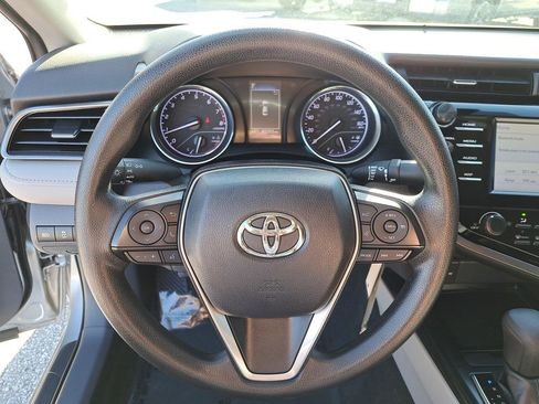 Used 2019 Toyota Camry LE w/ Phone Cable & Charge Package image 17