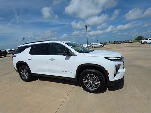 Used 2025 Chevrolet Traverse LT w/ Driver Confidence Package FWD image 5