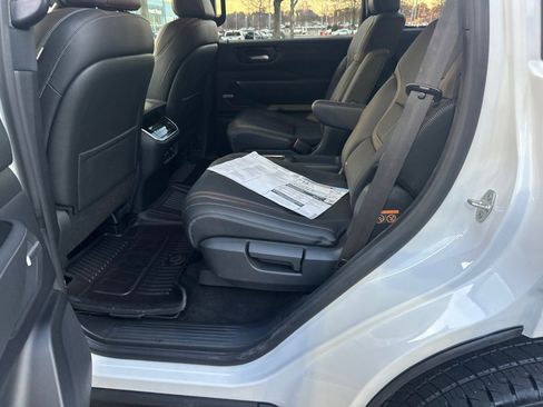 New 2026 Nissan Armada SL w/ Captain's Chari Seat Package image 21