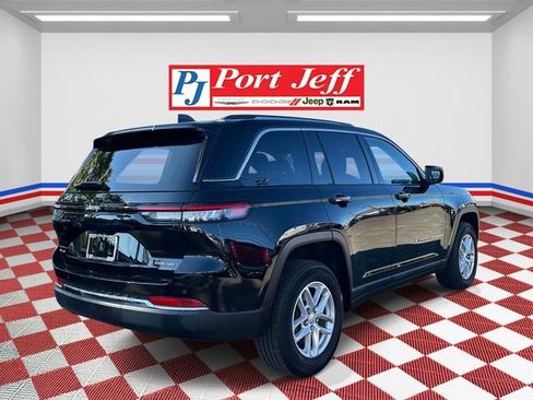 Used 2023 Jeep Grand Cherokee Laredo X AWD/4WD image 4