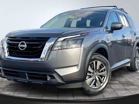 Certified 2024 Nissan Pathfinder SV image 13