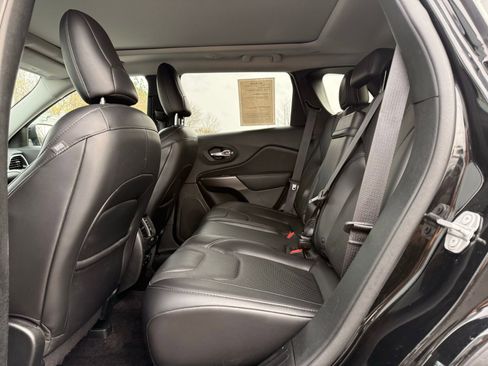 Used 2019 Jeep Cherokee Limited w/ Technology Group image 30