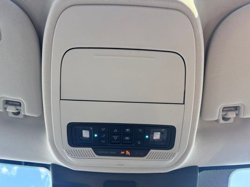 Used 2025 Ford Expedition Platinum w/ Platinum Ultimate Package AWD/4WD image 37