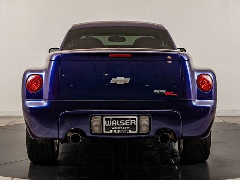 Used 2004 Chevrolet SSR w/ Preferred Equipment Group RWD image 7