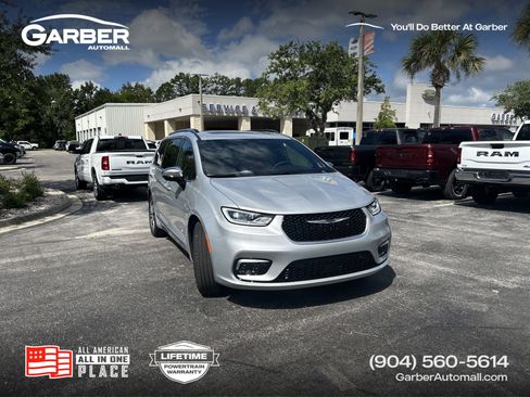 New 2026 Chrysler Pacifica Pinnacle image 1