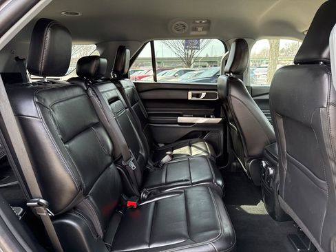 Used 2022 Ford Explorer XLT w/ Equipment Group 202A AWD/4WD image 29