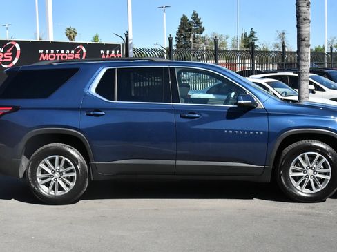 Used 2022 Chevrolet Traverse LT image 9