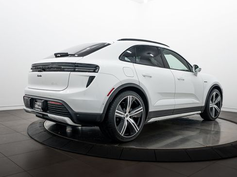 Certified 2025 Porsche Macan Turbo Electric AWD/4WD image 7
