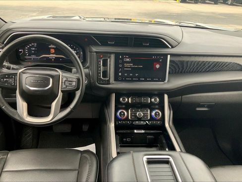 Used 2023 GMC Yukon XL Denali AWD/4WD image 14