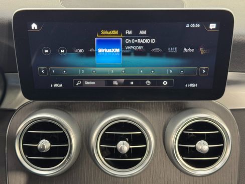 Used 2021 Mercedes-Benz GLC 300 GLC 300 w/ Premium Package image 23