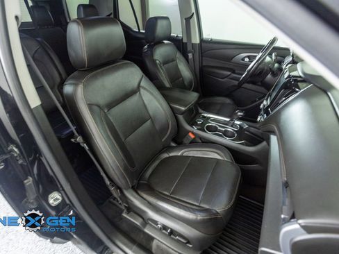 Used 2020 Chevrolet Traverse Premier FWD image 46