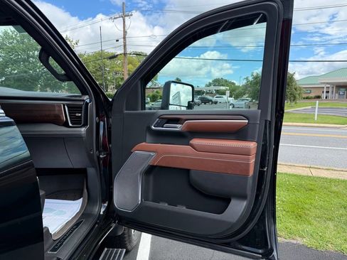 Used 2025 GMC Sierra 2500 Denali Ultimate AWD/4WD image 16
