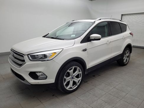 Used 2019 Ford Escape Titanium image 2