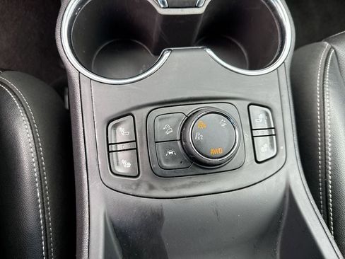 Certified 2024 GMC Terrain SLT AWD/4WD image 17