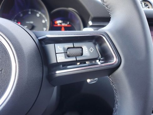 Used 2025 Porsche Macan image 31