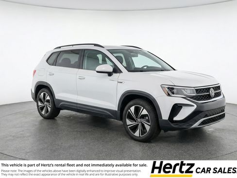 Used 2025 Volkswagen Taos SE AWD/4WD image 1