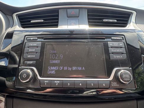 Used 2017 Nissan Sentra SV FWD image 14