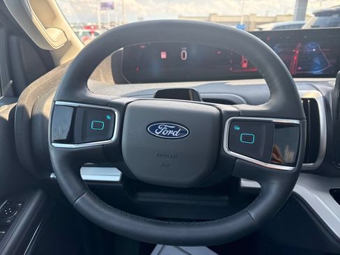 Used 2025 Ford Expedition Active AWD/4WD image 18