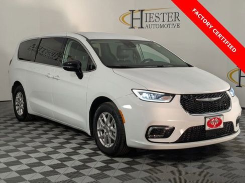 Certified 2024 Chrysler Pacifica Touring-L image 2