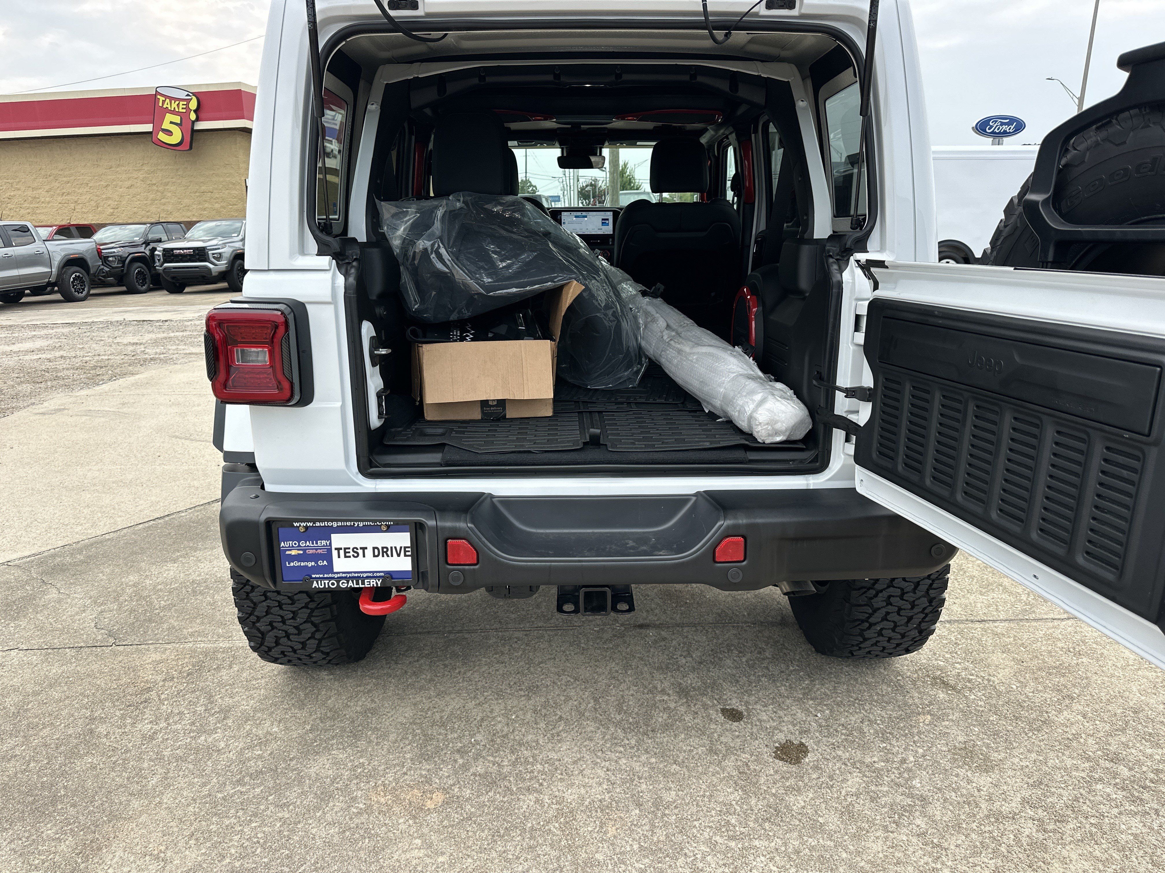 Used 2025 Jeep Wrangler Unlimited Rubicon AWD/4WD image 17