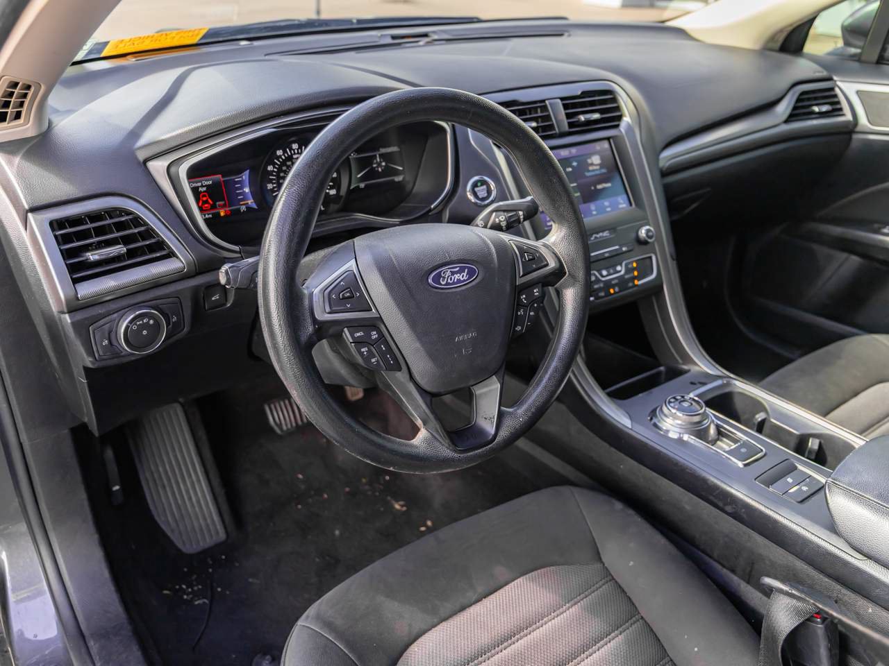 Used 2020 Ford Fusion SE FWD image 8