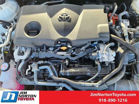 Used 2025 Toyota Camry SE w/ Convenience Package image 32