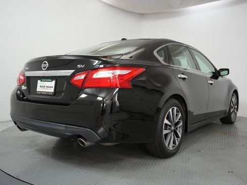 Used 2017 Nissan Altima 2.5 SV image 9