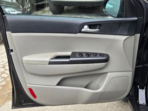 Used 2020 Kia Sportage LX image 16